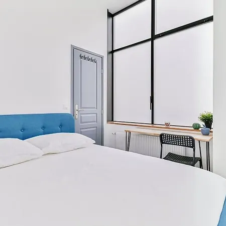 Apartment Renovated Design In Montparnasse *