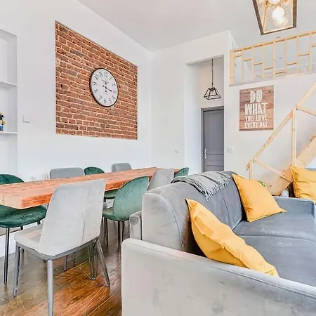 Renovated Design In Montparnasse